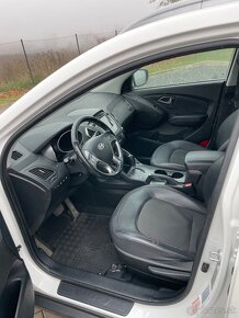 Predám Hyundai ix35 2,0 CRDi 4x4 výbava Style/navi - 17