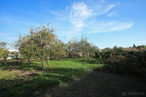 Priestranný rodinný dom so zrekonštruovanou strechou - 17