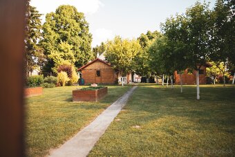 Na predaj krásny rodinný dom s krásnou záhradou - 17