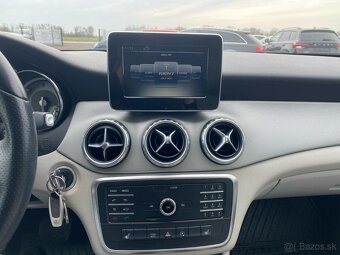 Mercedes-Benz GLA 180 d Entry A/T - 17