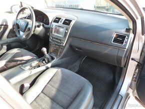 Toyota Avensis Combi 2,0 Di 91kW manuál 6 st. Xenón, NAVI, K - 17