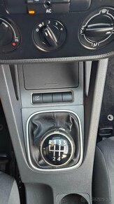 VW Golf V 1.9 TDI 2009, klima, kamera, navi, tažné STK 5/26 - 17