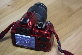 Nikon d3100 RED s VR objektivom 18-55 AF - 8 tisic zaberov - 17