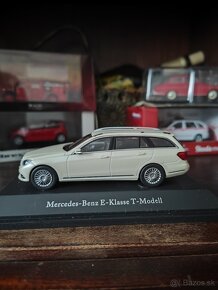 Mercedes Benz 1:43 - 17