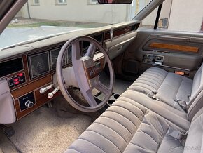 Lincoln Town Car 1988  limo   7,5 m - 17