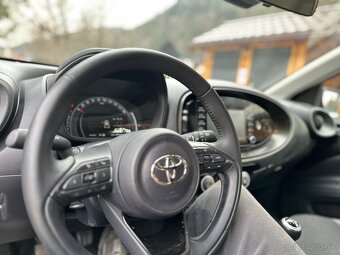 Toyota Aygo x 3800 km 1 majitel 2022 - 17