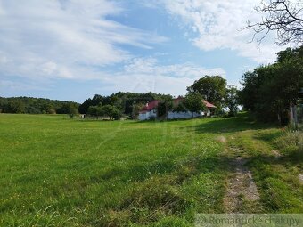 Veľký, vyše 4,5Ha slnečný pozemok s chalupou v strede, na - 17