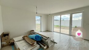 Krásny 4 izbový RD bungalov 92,26 m2 na pozemku 495 m2, Sene - 17