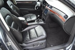 ŠKODA SUPERB COMBI II 2.0 TDI ELEGANCE, NAVI, ŤAŽNÉ, XENÓNY - 17