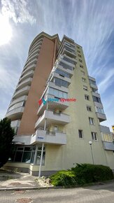 PREDAJ - 3 IZB. BYT 96 m2 + 2 TERASY 26m2 + PARKING za rampo - 17