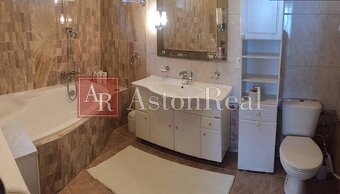 LUXUSNÁ rodinná vila 660 m2, pozemok 3.730 m2, Lošonec pri T - 17