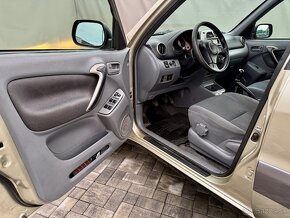 TOYOTA RAV4 2.0D-4D / 4x4 / NOVÉ PNEU / TOP STAV / ŤAŽNÉ / - 17