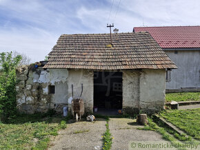 Dva staršie domy na jednom dvore  v Mýtnych Ludanoch - 17