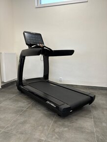 Life Fitness Discover SE3HD - nový stroj - 50% sleva - 17