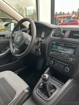 Volkswagen Jetta 2.0TDI Highline - 17