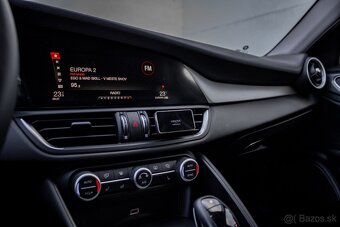 Alfa Romeo Giulia 2.0TBi MultiAir 200k AT Super - 17