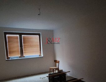 Stavba 122 m2 a drevená chata, pozemok 2.600 m2, Levice (SM- - 17