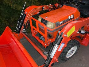 Japonský malotraktor Kubota B-40 s nakladačom - 17