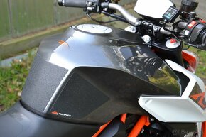 KTM 1290 SUPER DUKE R - 17