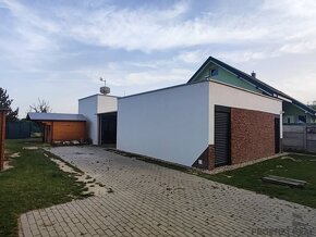 Krásny štvorizbový rodinný dom typu bungalov v Ružinove - 17