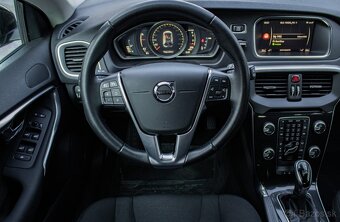 Volvo V40 T2 1.5L 122k Momentum Geartronic - 17