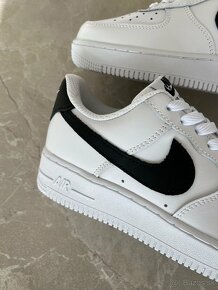 Nike Air Force 1 bielo čierne tenisky - 17