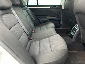 Superb Combi 2,0 TDI CR 4x4 170k Elegance M6 Webasto - 17