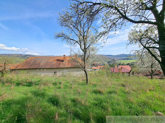 Pozemok o rozlohe 15975m2 so starším rodinným domom vhodný - 17