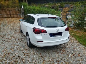 Opel astra J Sport Tourer - 17