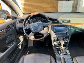 Škoda Superb COMBI 3.6 V6 L&K+DSG+Panorama+Webasto+Rok 2013 - 17