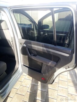 Predám vw Touran 2.TDi 103 kw.r.v.2008 .7 miestny - 17