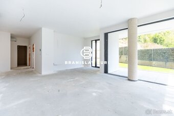 VILLA ČERMEĽ - 4 IZBOVÝ BYT S TERASOU A ZÁHRADKOU - 142 m2 - 17