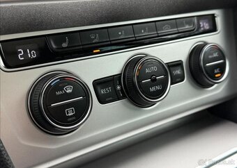 Volkswagen Passat 2,0 110kW ČR, NAVI, TAŽNÉ, LED nafta - 17