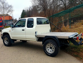 Toyota Hilux X-cab with Bimobil Husky 240 - 17