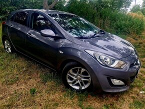 Hyundai i30 hatchback 1.4 diesel 66kw 2013 2014 šedá metalíz - 17