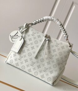 Louis Vuitton Beaubourg Hobo Bags - 17