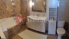 LUXUSNÁ rodinná vila 660 m2, pozemok 3.730 m2, Lošonec pri T - 17