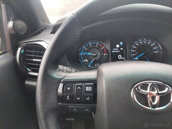 Toyota Hilux DC 2.8 I D-4D Invincible 4x4 A/T - 17