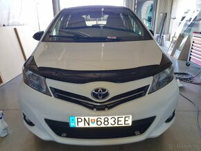 Yaris toyota 1,33 73kw 99ps biela zachovale auto - 17