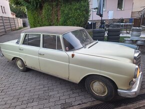 Mercedes-Benz W110 190 D Ds Flosse - 17