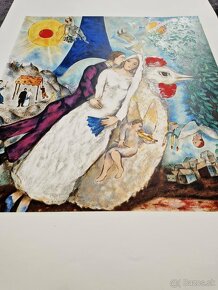 MARC CHAGALL- (Zľava)The Bride and Groom of the Eiffel..... - 17