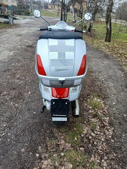 Piaggio Vespa GTS 250 - 17