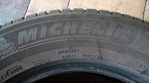 ZIMNÉ 235/65 R17 4 ks NEXEN 6 mm  a 2 ks MICHELIN cca 6-7 mm - 17