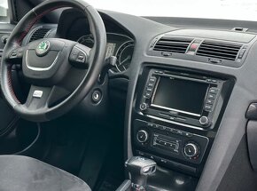Škoda Octavia Combi RS II DSG+F1 Black Edition - 17