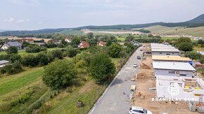 Stavebný pozemok 300 m pri Prešove, 564 m2, IS na pozemku - 17