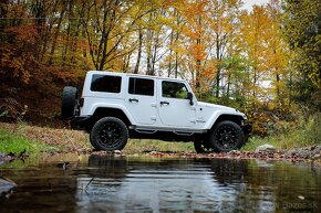 Jeep Wrangler Unlimited 3.6L V6 VVT SAHARA A/T - 17