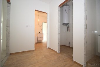 PREDAJ Novostavba s vírivkou Dvorec s pozem. 336m² - 17