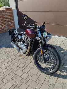 Triumph Bonneville Bobber - 17