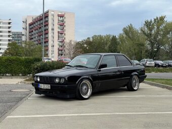 BMW E30 COUPÉ - 17