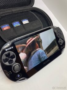 PS VITA PCH-1004 OLED +4hry+4gb karta - 17